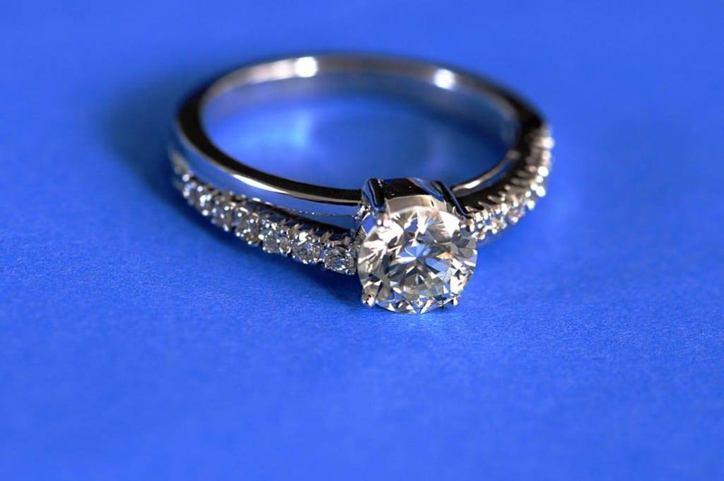 moissanite vs diamond for engagement ring 